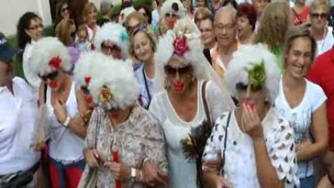Media Sevilla disfruta la boda de la duquesa de Alba Media Sevilla disfruta la boda de la duquesa de Alba