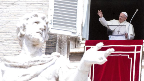 El papa Francisco en la ventana del palacio apostólico en la plaza de San Pedro en el Vaticano. - EFE El papa Francisco en la ventana del palacio apostólico en la plaza de San Pedro en el Vaticano. - EFE