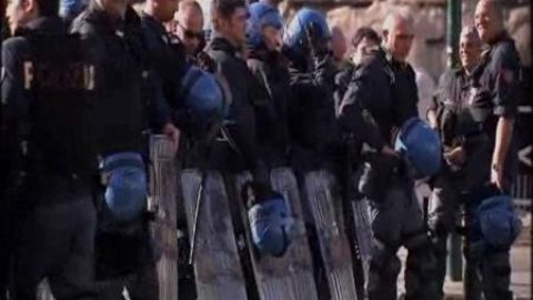 Enfrentamientos entre violentos y policía en Roma Enfrentamientos entre violentos y policía en Roma
