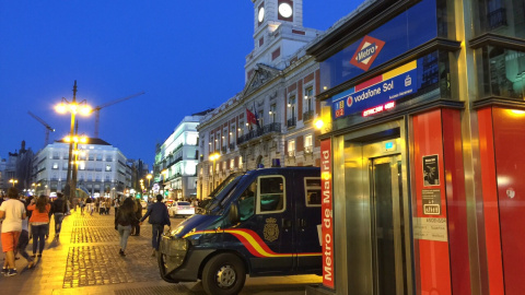 La Policía tenía controlada la Puerta del Sol de Madrid desde primera hora de la noche. Foto: KIKE ÁLVAREZ