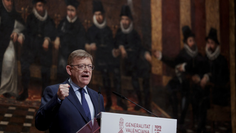 14/05/2022 El president Ximo Puig durante su comparecencia en el Salón de Corts del Palau de la Generalitat, donde ha anunciado el cambio de los titulares de cinco de las doce consellerias que conforman el Govern 14/05/2022 El president Ximo Puig durante su comparecencia en el Salón de Corts del Palau de la Generalitat, donde ha anunciado el cambio de los titulares de cinco de las doce consellerias que conforman el Govern