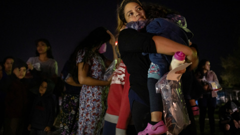 Miles de familias se enfrentan a la escasez de leche para bebés en Estados Unidos Miles de familias se enfrentan a la escasez de leche para bebés en Estados Unidos