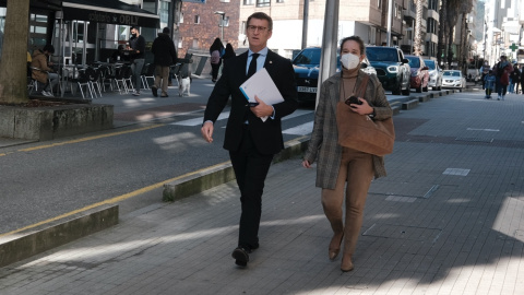 19/5/22 Mar Sánchez Sierra y Alberto Núñez Feijóo, a su llegada a un acto en Pontevedra