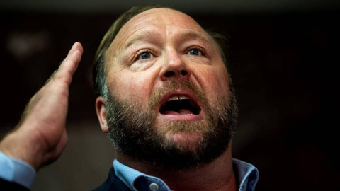Fotografía del 5 de septiembre de 2018 del locutor de radio y creador de teorías de conspiración Alex Jones. (JIM LO SCALZO | EFE) Fotografía del 5 de septiembre de 2018 del locutor de radio y creador de teorías de conspiración Alex Jones. (JIM LO SCALZO | EFE)