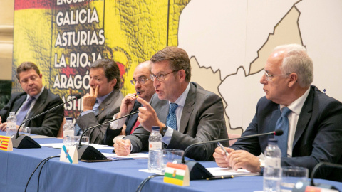 Emiliano García Page (Castyilla-La Mancha), Javier Ferández (Asturias), Javier Lambán (Aragón), Alberto Núñez Feijo (Galicia) y José Ignacio Ceniceros (La Rioja), tras la reunión que han mantenido en Zaragoza para analizar cuestiones como la refor Emiliano García Page (Castyilla-La Mancha), Javier Ferández (Asturias), Javier Lambán (Aragón), Alberto Núñez Feijo (Galicia) y José Ignacio Ceniceros (La Rioja), tras la reunión que han mantenido en Zaragoza para analizar cuestiones como la refor