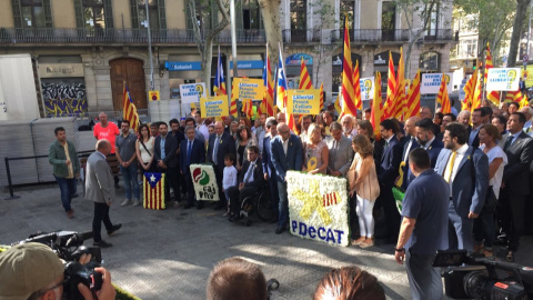Desenes de militants del PDeCAT amb l'expresident Artur Mas al capdavant durant l'ofrena floral al monument de Rafael de Casanova. Marià de Delàs Desenes de militants del PDeCAT amb l'expresident Artur Mas al capdavant durant l'ofrena floral al monument de Rafael de Casanova. Marià de Delàs