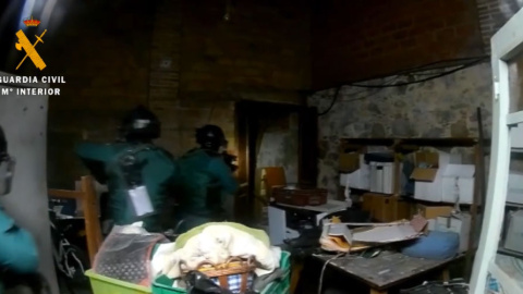 Imagen de uno de los registros de la Guardia Civil dentro de la operación Judas.-MINISTERIO DEL INTERIOR Imagen de uno de los registros de la Guardia Civil dentro de la operación Judas.-MINISTERIO DEL INTERIOR