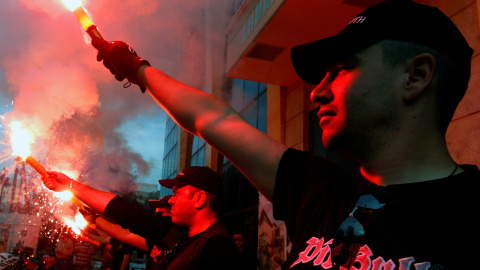 Miembros del partido ultraderechista griego Amanecer Dorado durante un acto de campaña de la formación en Atenas. - REUTERS Miembros del partido ultraderechista griego Amanecer Dorado durante un acto de campaña de la formación en Atenas. - REUTERS