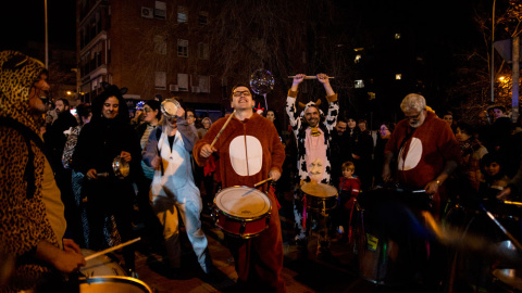 El grupo de percusión Sambaleza pone el ritmo a la comitiva del 5 de enero. SANDRA BLANCO El grupo de percusión Sambaleza pone el ritmo a la comitiva del 5 de enero. SANDRA BLANCO