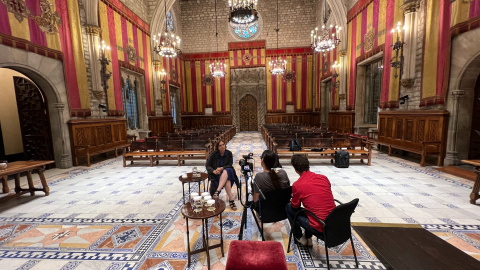 25/05/2022 - L'alcaldessa de Barcelona, Ada Colau, al Saló de Cent durant l'entrevista amb 'Públic'.