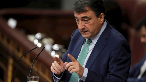 El portavoz del PNV Aitor Esteban, durante su intervención este martes en el Congreso. EFE/Juan Carlos Hidalgo El portavoz del PNV Aitor Esteban, durante su intervención este martes en el Congreso. EFE/Juan Carlos Hidalgo