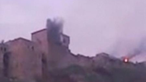 Impactantes imágenes de tanques en llamas en Homs (Siria) Impactantes imágenes de tanques en llamas en Homs (Siria)