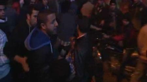 La Plaza Tahrir de El Cairo se convierte en un campo de batalla La Plaza Tahrir de El Cairo se convierte en un campo de batalla