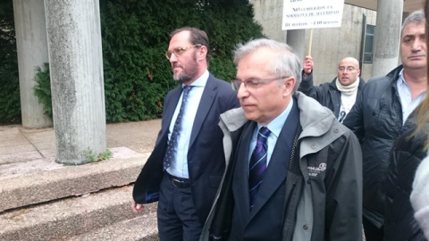 Antonio Lanchares llegando a los juzgados de Santiago, donde tuvo que declarar por el accidente del Alvia en Angrois. Antonio Lanchares llegando a los juzgados de Santiago, donde tuvo que declarar por el accidente del Alvia en Angrois.