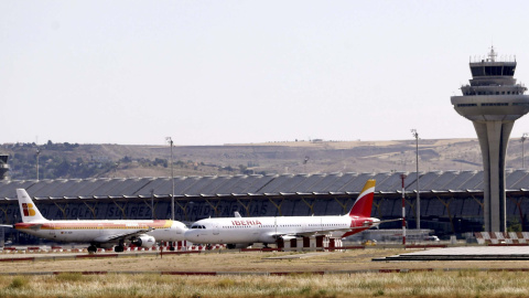 La torre de control de Barajas y el centro de control de Madrid han perdido en seis años 79 de sus 625 controladores aéreos, más de la octava parte de la plantilla. La torre de control de Barajas y el centro de control de Madrid han perdido en seis años 79 de sus 625 controladores aéreos, más de la octava parte de la plantilla.