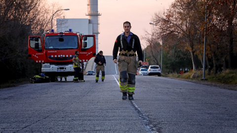 15/01/2020.- Bomberos a la entrada de la petroquímica de Tarragona donde una treintena de dotaciones de los Bomberos de la Generalitat continúan remojando la industria donde ayer se produjo una fuerte explosión y un incendio, que provocó un muerto, oc 15/01/2020.- Bomberos a la entrada de la petroquímica de Tarragona donde una treintena de dotaciones de los Bomberos de la Generalitat continúan remojando la industria donde ayer se produjo una fuerte explosión y un incendio, que provocó un muerto, oc