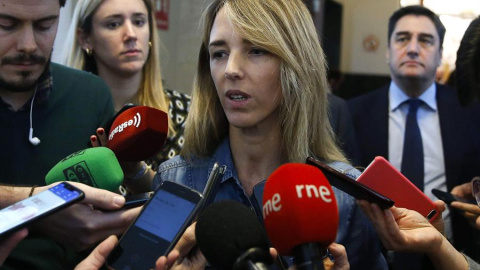 La portavoz del PP, Cayetana Álvarez de Toledo, en declaraciones a los medios La portavoz del PP, Cayetana Álvarez de Toledo, en declaraciones a los medios