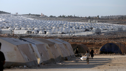 Un campo de refugiados de la Media Luna Roja para sirios desplazados | REUTERS/Khalil Ashawi Un campo de refugiados de la Media Luna Roja para sirios desplazados | REUTERS/Khalil Ashawi