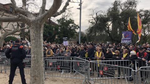 La concentració a l'exterior del Parlament convocada per l'ANC. CATALUNYA RÀDIO La concentració a l'exterior del Parlament convocada per l'ANC. CATALUNYA RÀDIO