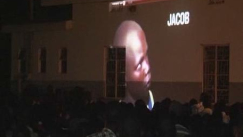 Sesión especial de "Kony 2012" para sus víctimas Sesión especial de "Kony 2012" para sus víctimas