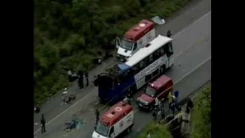 Dramático accidente en una carretera de Brasil Dramático accidente en una carretera de Brasil