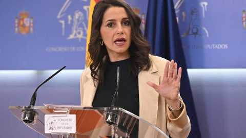 Inés Arrimadas explica en el Congreso de los Diputados su reunión con Pedro Sánchez. (FERNANDO VILLAR | EFE) Inés Arrimadas explica en el Congreso de los Diputados su reunión con Pedro Sánchez. (FERNANDO VILLAR | EFE)