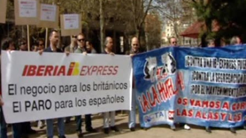 Empleados de Iberia protestan por la filial Express Empleados de Iberia protestan por la filial Express