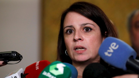 3/1/2020.- La vicesecretaria general del PSOE y portavoz del Grupo Socialista en el Congreso, Adriana Lastra, contesta a las preguntas de los periodistas. / EFE 3/1/2020.- La vicesecretaria general del PSOE y portavoz del Grupo Socialista en el Congreso, Adriana Lastra, contesta a las preguntas de los periodistas. / EFE