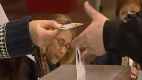 El gobierno de Asturias podría depender del voto emigrante El gobierno de Asturias podría depender del voto emigrante