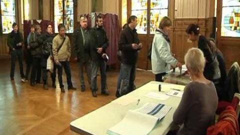 Los franceses deciden hoy el futuro de Sarkozy Los franceses deciden hoy el futuro de Sarkozy