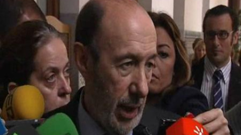 Rubalcaba, sobre ETA: "El estado tiene que culminar la tarea y el PSOE va a estar con el gobierno" Rubalcaba, sobre ETA: "El estado tiene que culminar la tarea y el PSOE va a estar con el gobierno"