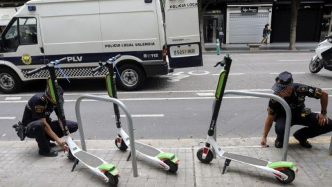 Los patinetes eléctricos no podrán circular a más de 30 kilómetros por hora en Madrid - EFE Los patinetes eléctricos no podrán circular a más de 30 kilómetros por hora en Madrid - EFE