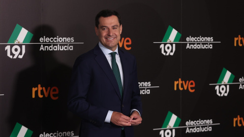 El candidato por el PP, Juanma Moreno, en el Photocall previo al debate en RTVE. El candidato por el PP, Juanma Moreno, en el Photocall previo al debate en RTVE.