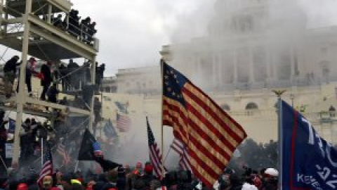 Al menos cuatro muertos tras el asalto al Capitolio de EEUU Al menos cuatro muertos tras el asalto al Capitolio de EEUU