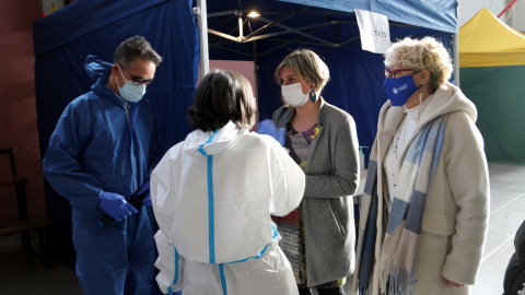 Visita de la consellera de Salut, Alba Vergés, a la sala on fa un cribratge a Tremp.