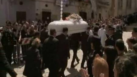 Italia despide a la estudiante muerta en el atentado del sábado Italia despide a la estudiante muerta en el atentado del sábado