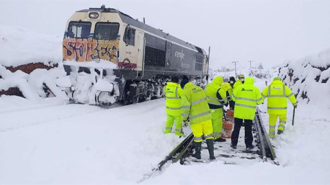 Vista de los trabajos de retirada de la nieve en vías Teruel, tras el paso de la borrasca Filomena. Vista de los trabajos de retirada de la nieve en vías Teruel, tras el paso de la borrasca Filomena.