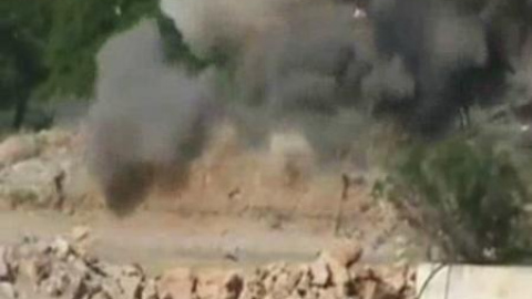 Los rebeldes sirios vuelan un tanque del Ejército Los rebeldes sirios vuelan un tanque del Ejército