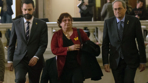 28/01/2020.- La exconsellera Dolors Bassa, junto al presidente de la Generalitat, Quim Torra  y el presidente del Parlament, Roger Torrent, a su llegada a la cámara catalana donde comparece excepcionalmente ante la comisión de investigación del Parlame