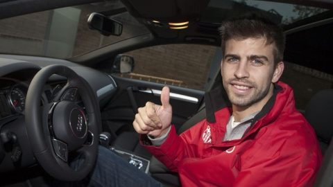 Gerard Piqué, al volante de un coche Audi en un acto publicitario con el Barcelona. Gerard Piqué, al volante de un coche Audi en un acto publicitario con el Barcelona.