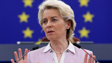 La presidenta de la Comisión Europea, Ursula von der Leyen, pronuncia un discurso en mayo de 2022, en el Parlamento Europeo en Estrasburgo. La presidenta de la Comisión Europea, Ursula von der Leyen, pronuncia un discurso en mayo de 2022, en el Parlamento Europeo en Estrasburgo.