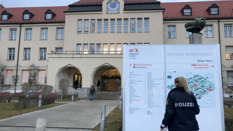 La oficial de policía mira el mapa clínico del Klinikum Schwabing, después de que Alemania declarara su primer caso confirmado del coronavirus mortal que estalló en China, en Munich, Alemania, el 28 de enero de 2020. REUTERS / Ayhan Uyanik La oficial de policía mira el mapa clínico del Klinikum Schwabing, después de que Alemania declarara su primer caso confirmado del coronavirus mortal que estalló en China, en Munich, Alemania, el 28 de enero de 2020. REUTERS / Ayhan Uyanik