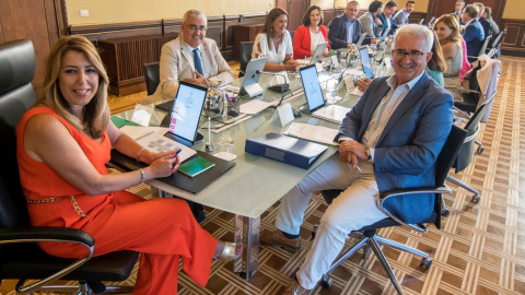 La presidenta de la Junta de Andalucía, Susana Díaz, en el primer Consejo de Gobierno tras las vacaciones de verano. EFE/Raúl Caro La presidenta de la Junta de Andalucía, Susana Díaz, en el primer Consejo de Gobierno tras las vacaciones de verano. EFE/Raúl Caro