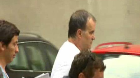 Bielsa abandona Ibaigane sin hacer declaraciones Bielsa abandona Ibaigane sin hacer declaraciones