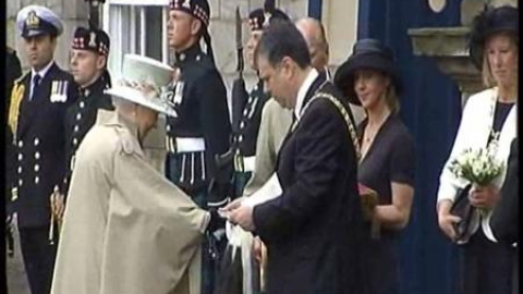 Isabel II recibe las llaves de la ciudad de Edimburgo Isabel II recibe las llaves de la ciudad de Edimburgo