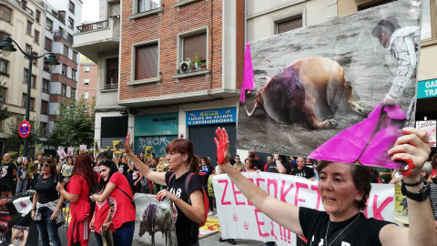 Concentración antitaurina en Bilbao el pasado mes de agosto. / DANILO ALBIN Concentración antitaurina en Bilbao el pasado mes de agosto. / DANILO ALBIN