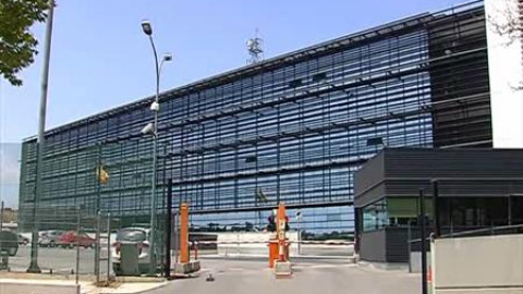 Un juez irrumpe con la Policía en la sede de los Mossos en Sabadell Un juez irrumpe con la Policía en la sede de los Mossos en Sabadell