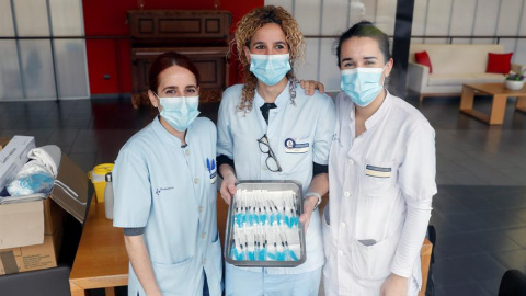 Sanitarias de Osakidetza posan con varias dosis de la vacuna contra la covid-19 de Pzifer-BioNtech. Sanitarias de Osakidetza posan con varias dosis de la vacuna contra la covid-19 de Pzifer-BioNtech.