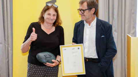 La fotógrafa estadounidense Susan Meiselas recibe el premio PHotoESPAÑA 2022. La fotógrafa estadounidense Susan Meiselas recibe el premio PHotoESPAÑA 2022.