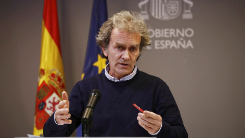El director del Centro de Alertas y Emergencias (CCAES), Fernando Simón, ofrece una rueda de prensa para evaluar el estado de la pandemia de la covid-19, este lunes en el Ministerio de Sanidad, en Madrid. El director del Centro de Alertas y Emergencias (CCAES), Fernando Simón, ofrece una rueda de prensa para evaluar el estado de la pandemia de la covid-19, este lunes en el Ministerio de Sanidad, en Madrid.